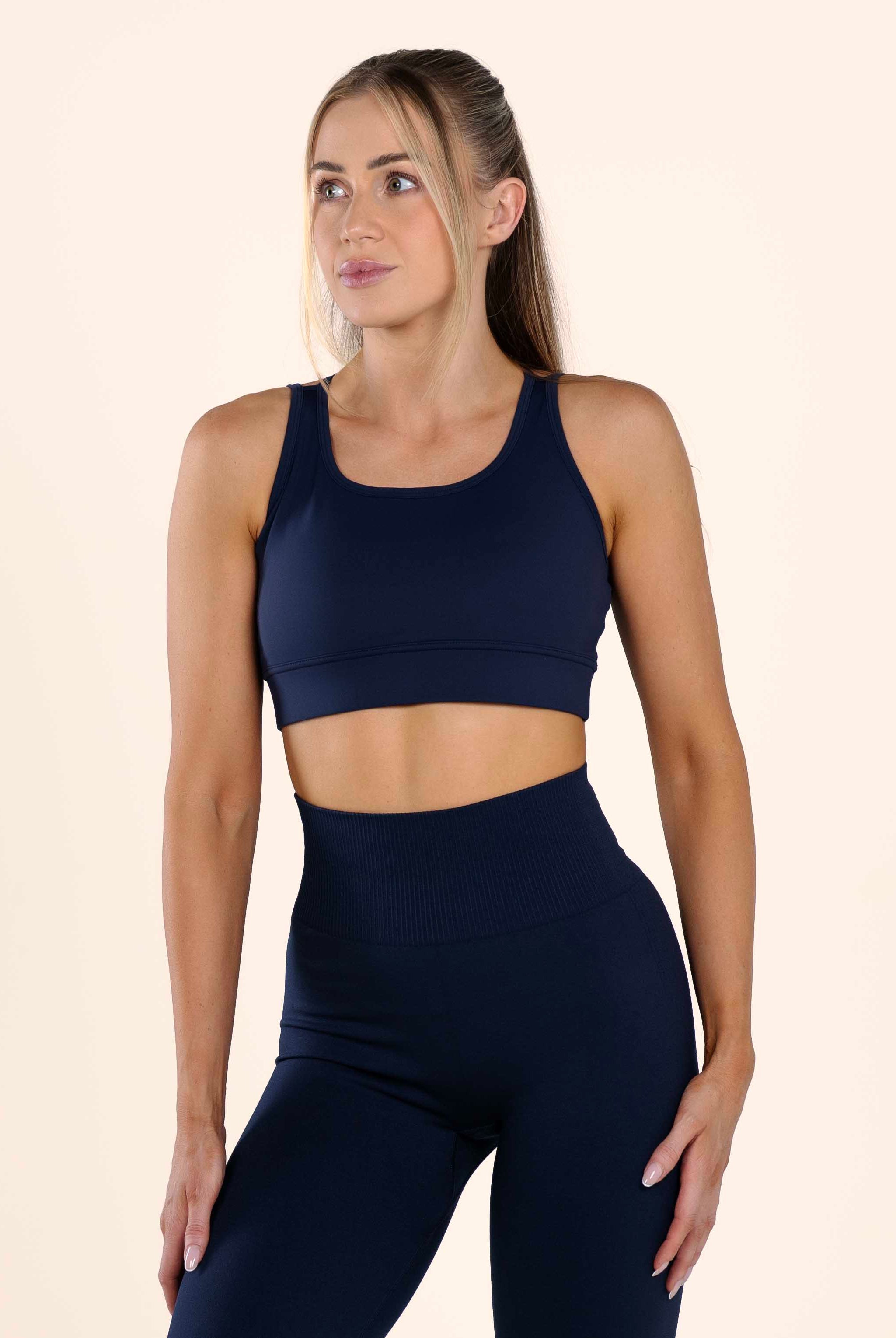 Model is 5'4" (164 cm) tall and wears size M.