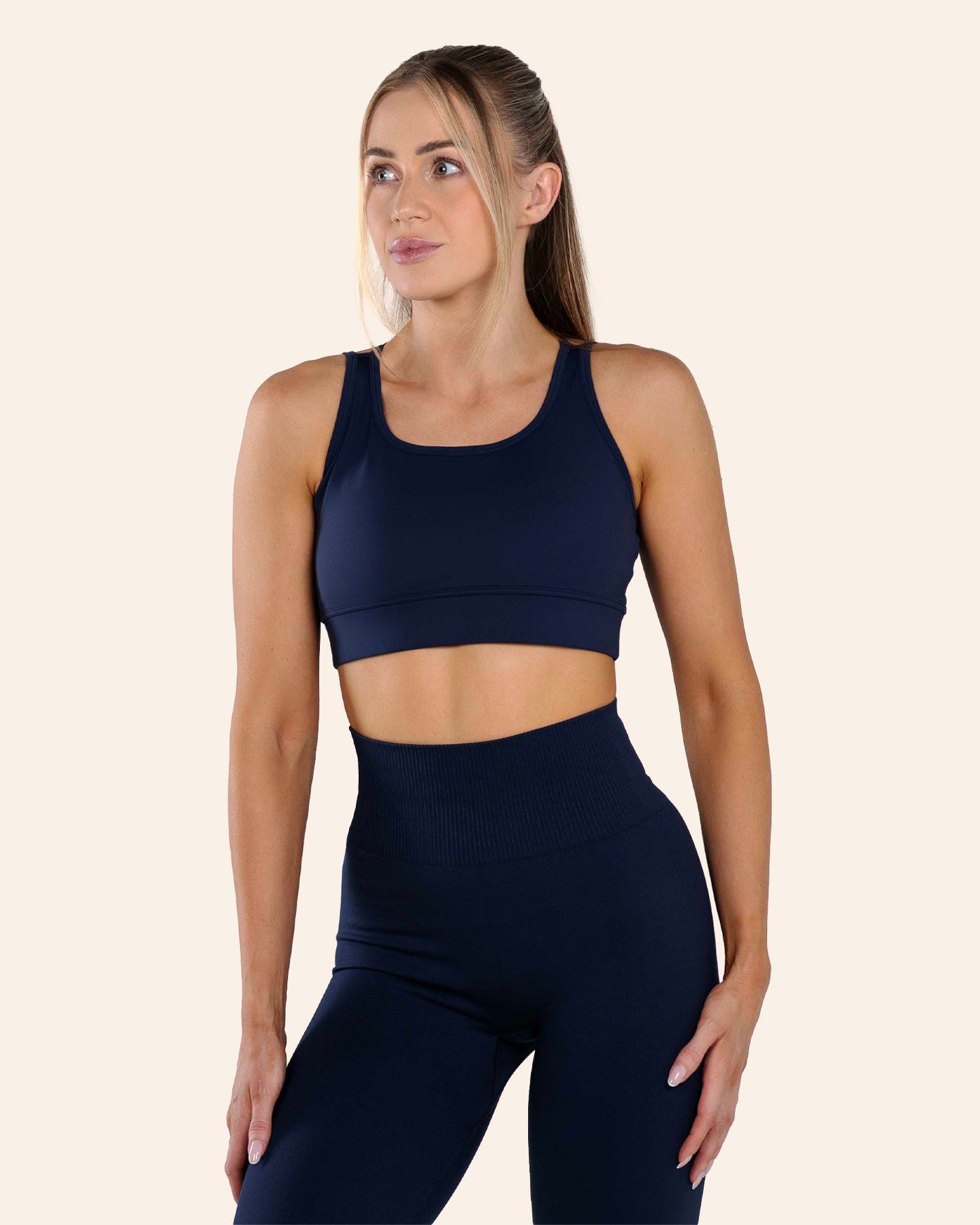 Model is 5'4" (164 cm) tall and wears size M