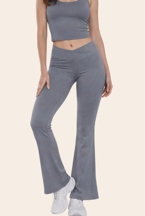 Model is 5'5" (168 cm) tall and wears size M.