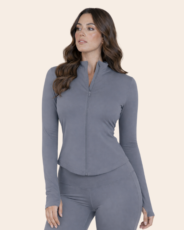 Model is 5'5" (168 cm) tall and wears size M.